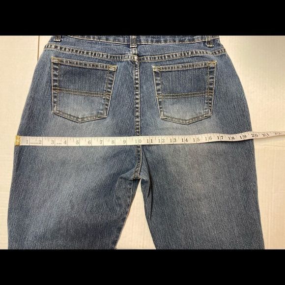❤️❤️SOLD❤️❤️ST.JOHN’S BAY, women’s stretch boot jeans, size 10 - Picture 3 of 7